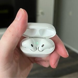Apple AirPods 2nd Gen